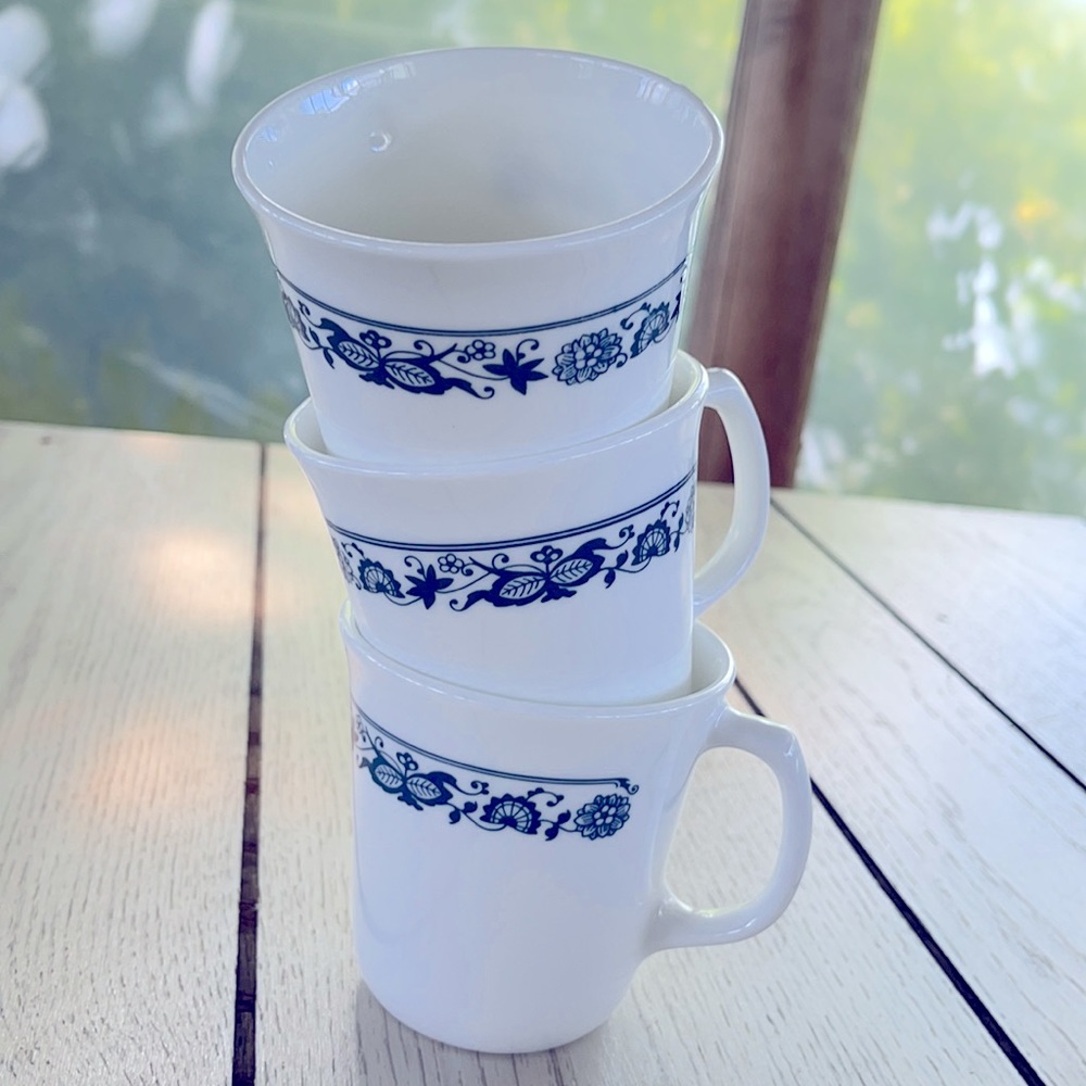 Vintage Pyrex Old Town Blue Onion milkglass mugs
